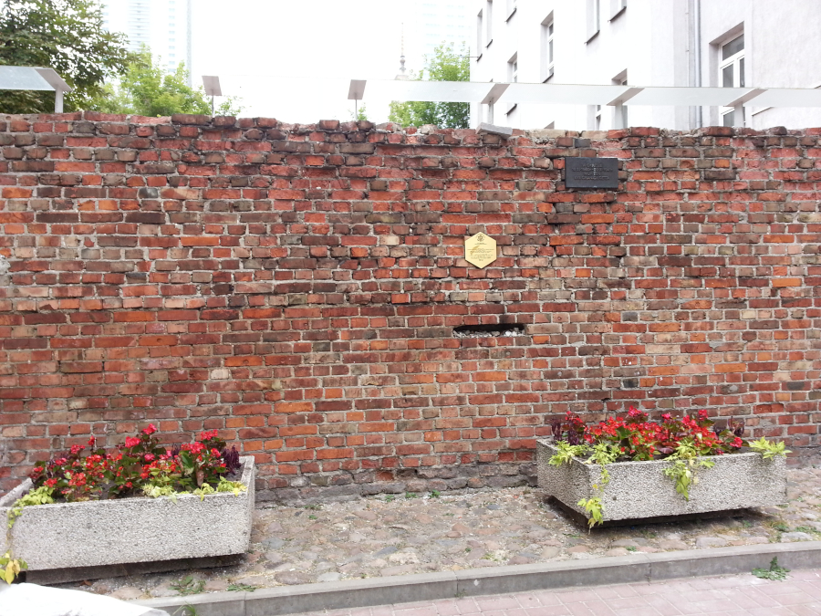 Ghetto wall - 5-hour layover tour in Warsaw